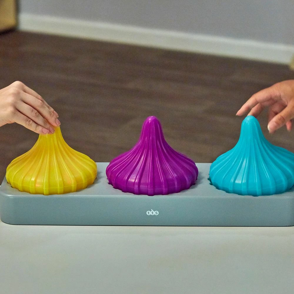 Light Up Twist & Turn Tops - Set Of 3 3 Light Up Twist & Turn Tops - Set Of 3 - Image 3